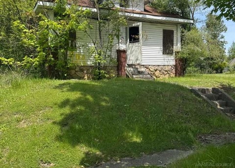 Photo of 205 E Baltimore Boulevard, Flint City, MI 48505 (MLS # 58050220234)