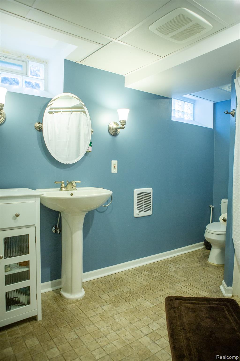 Birmingham City, Michigan 48009, United States, 3 Bedrooms Bedrooms, ,2 BathroomsBathrooms,Residential,Active,227408