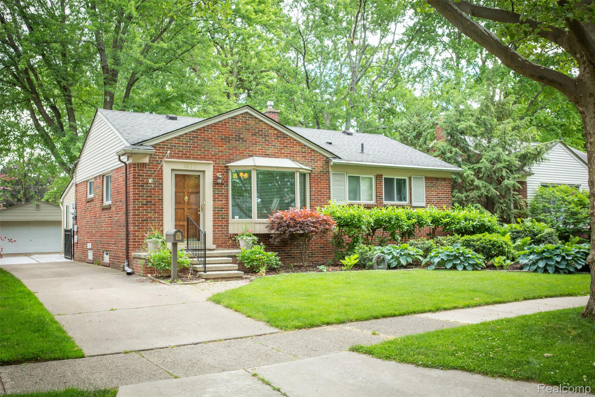 Birmingham City, Michigan 48009, United States, 3 Bedrooms Bedrooms, ,2 BathroomsBathrooms,Residential,Active,227408