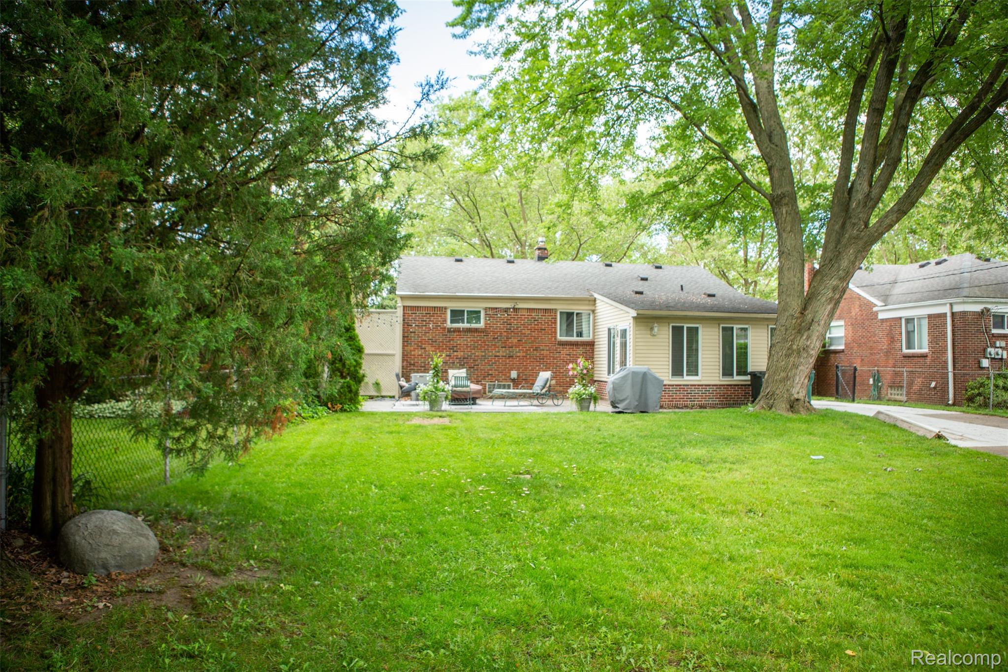 Birmingham City, Michigan 48009, United States, 3 Bedrooms Bedrooms, ,2 BathroomsBathrooms,Residential,Active,227408