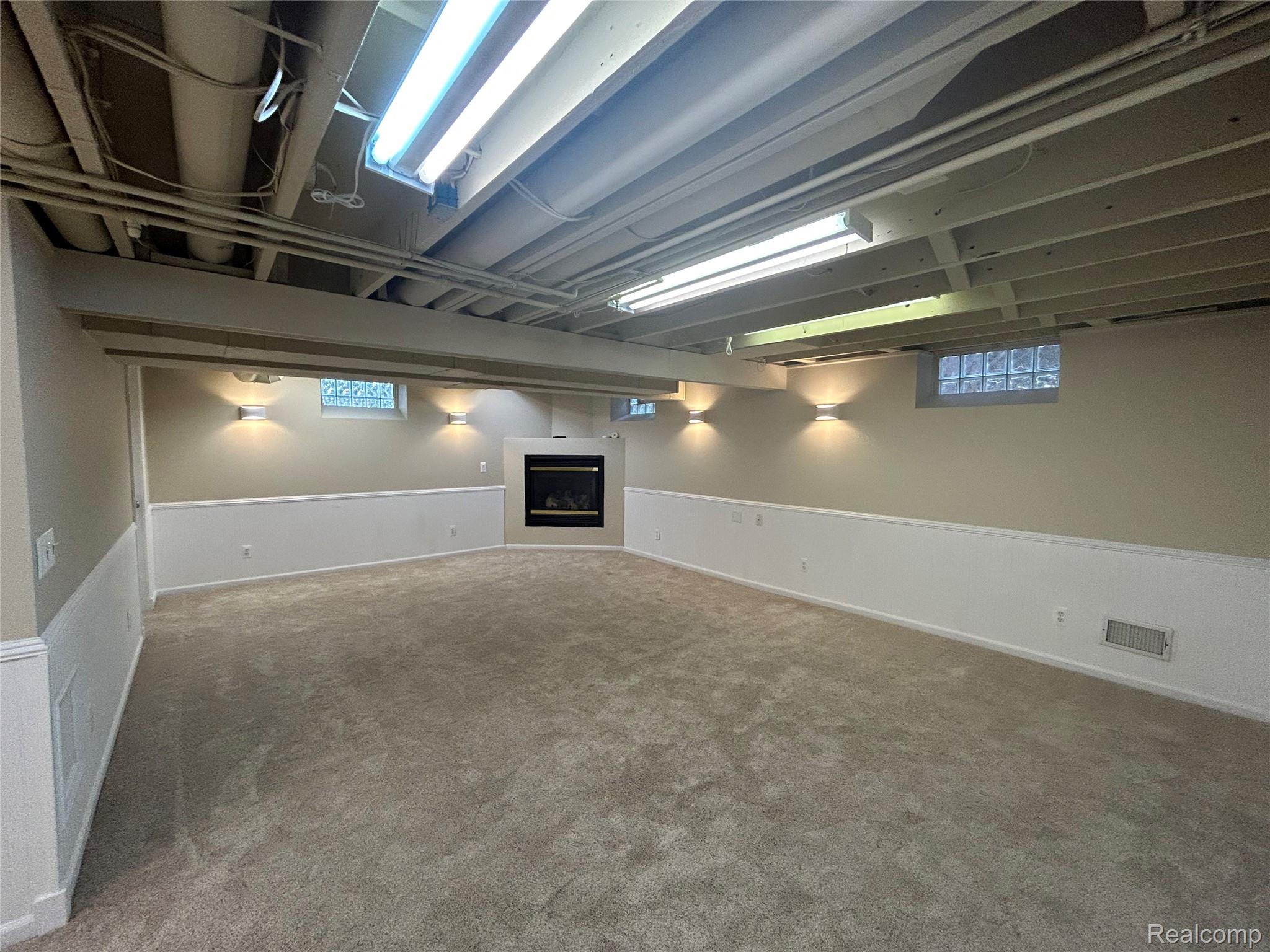 Birmingham City, Michigan 48009, United States, 3 Bedrooms Bedrooms, ,2 BathroomsBathrooms,Residential,Active,227408