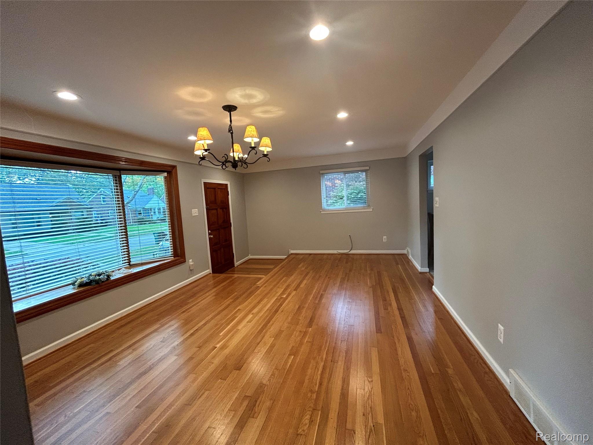 Birmingham City, Michigan 48009, United States, 3 Bedrooms Bedrooms, ,2 BathroomsBathrooms,Residential,Active,227408