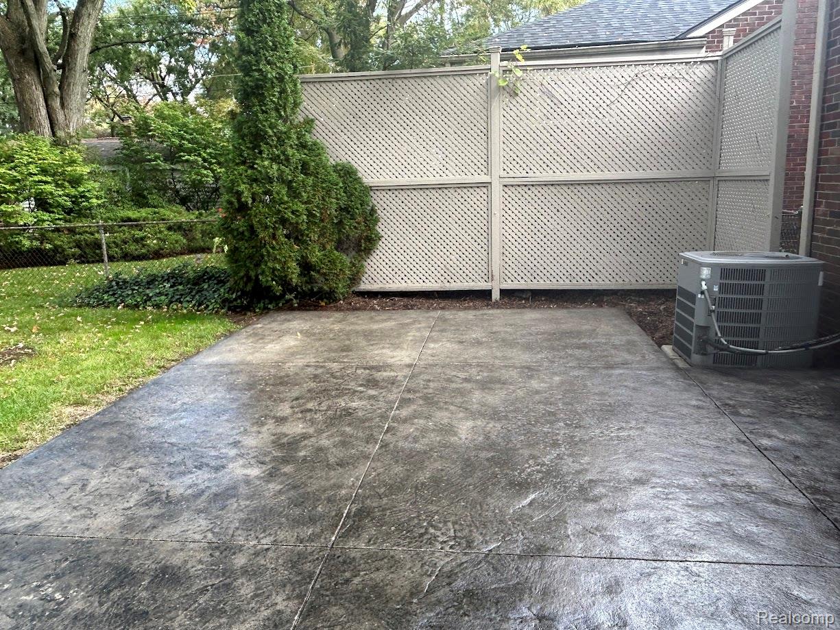 Birmingham City, Michigan 48009, United States, 3 Bedrooms Bedrooms, ,2 BathroomsBathrooms,Residential,Active,227408