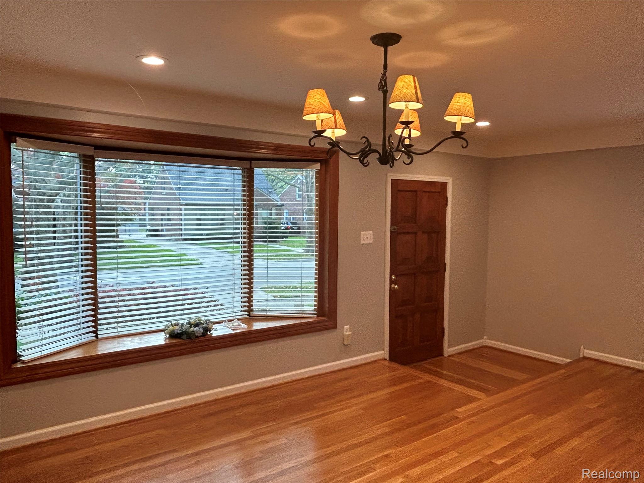 Birmingham City, Michigan 48009, United States, 3 Bedrooms Bedrooms, ,2 BathroomsBathrooms,Residential,Active,227408