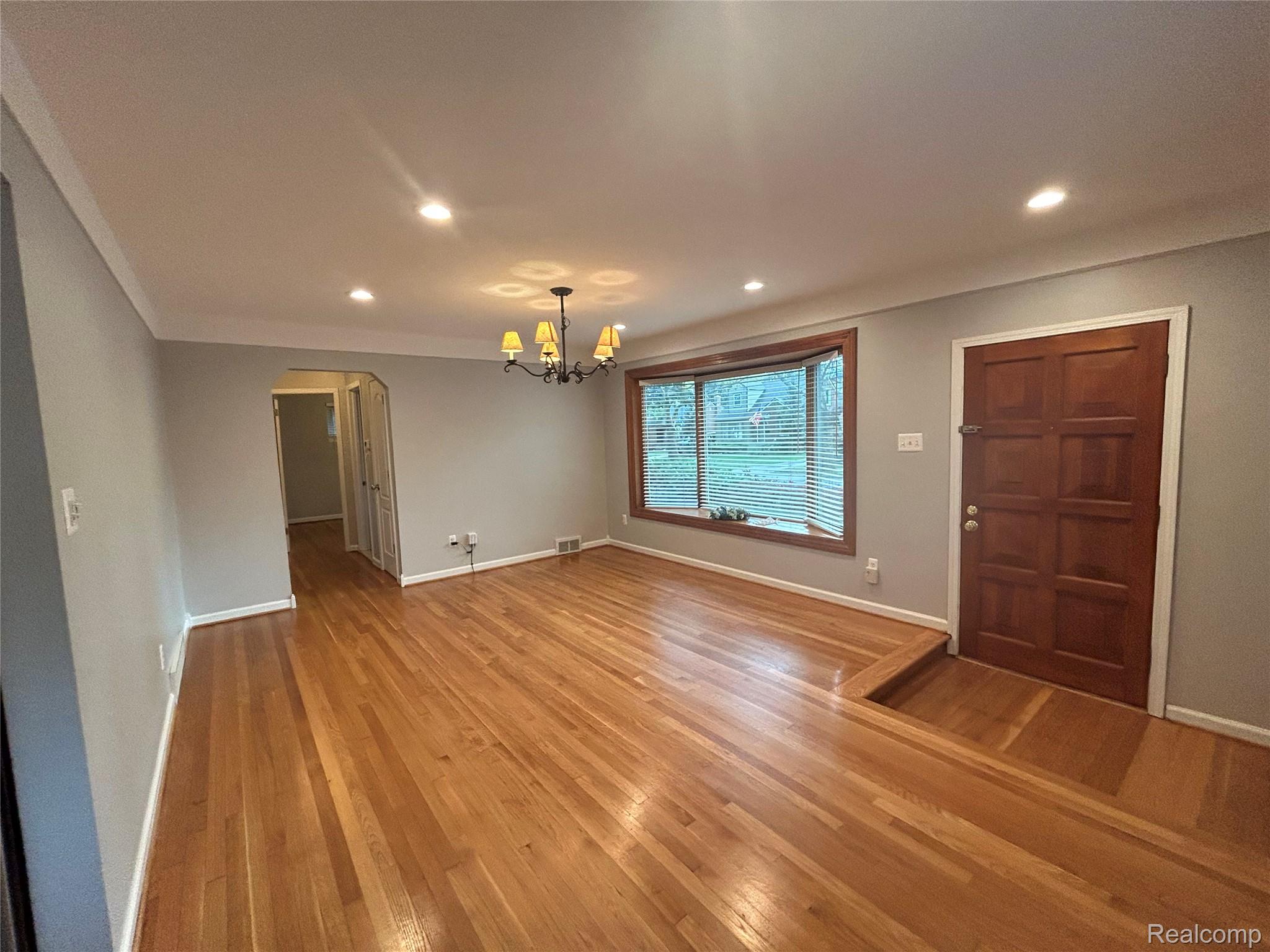 Birmingham City, Michigan 48009, United States, 3 Bedrooms Bedrooms, ,2 BathroomsBathrooms,Residential,Active,227408