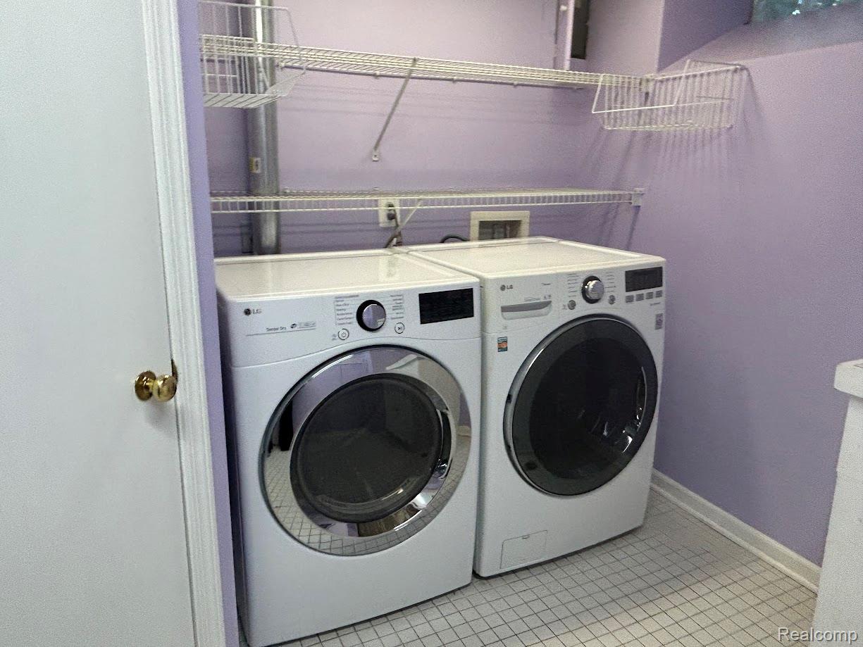 Birmingham City, Michigan 48009, United States, 3 Bedrooms Bedrooms, ,2 BathroomsBathrooms,Residential,Active,227408