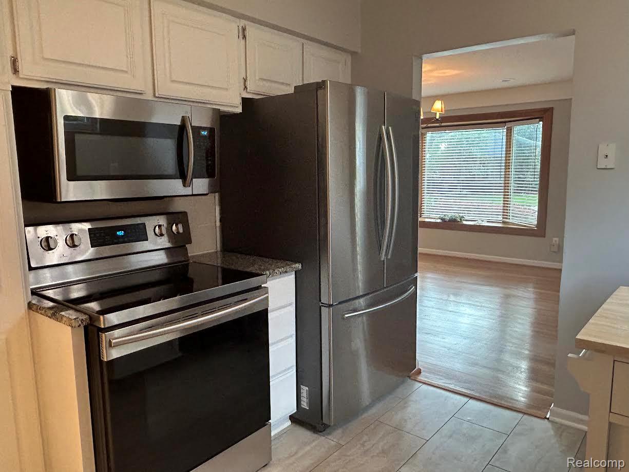 Birmingham City, Michigan 48009, United States, 3 Bedrooms Bedrooms, ,2 BathroomsBathrooms,Residential,Active,227408