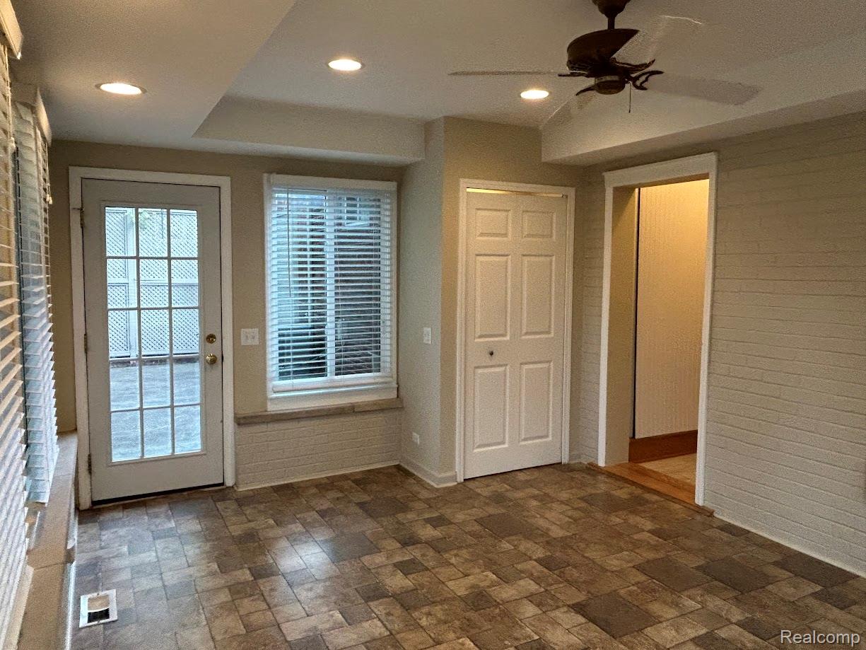 Birmingham City, Michigan 48009, United States, 3 Bedrooms Bedrooms, ,2 BathroomsBathrooms,Residential,Active,227408