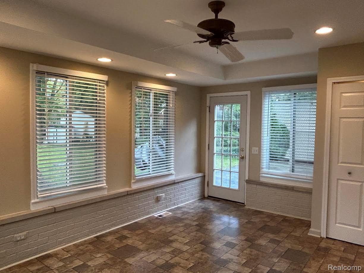 Birmingham City, Michigan 48009, United States, 3 Bedrooms Bedrooms, ,2 BathroomsBathrooms,Residential,Active,227408