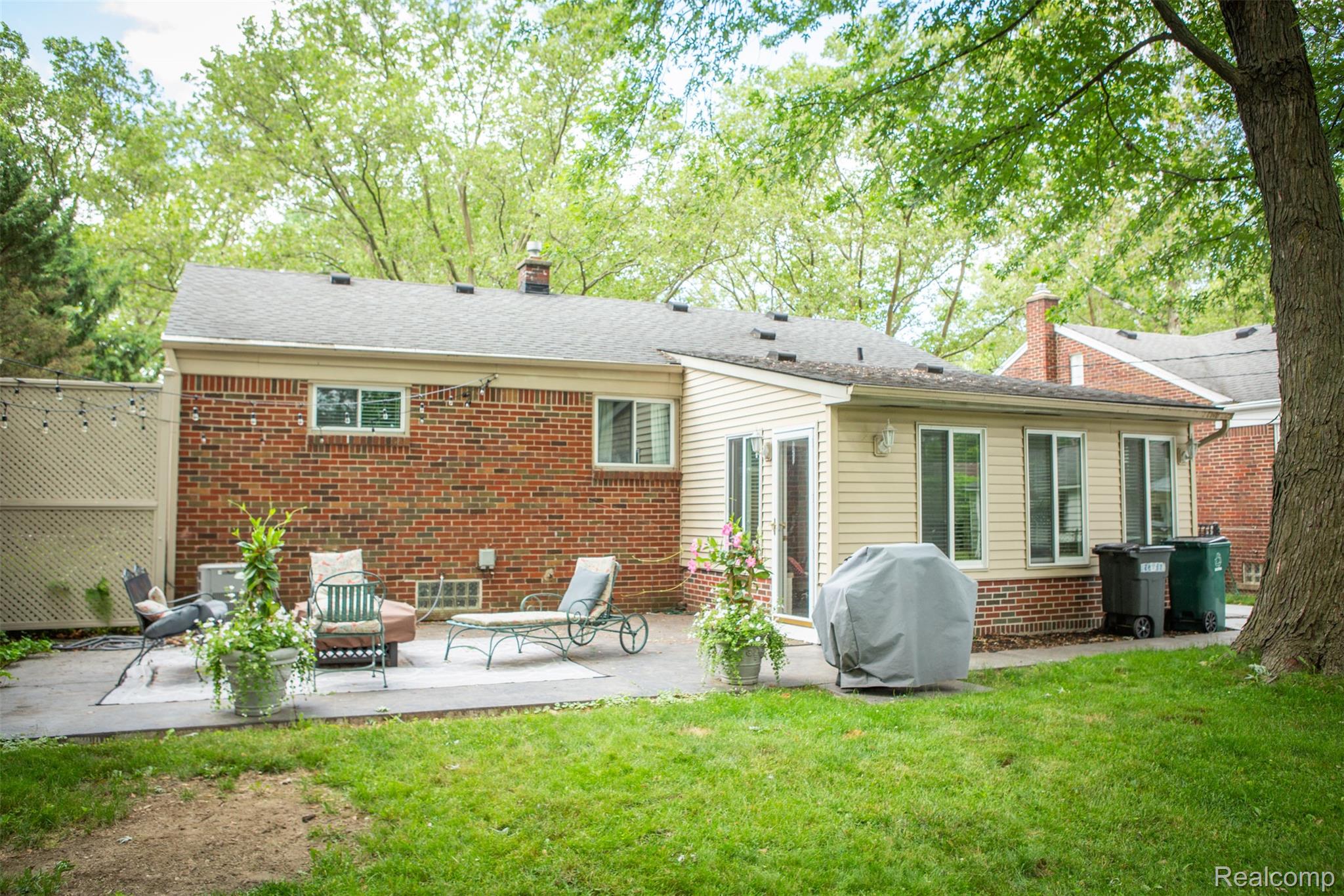 Birmingham City, Michigan 48009, United States, 3 Bedrooms Bedrooms, ,2 BathroomsBathrooms,Residential,Active,227408