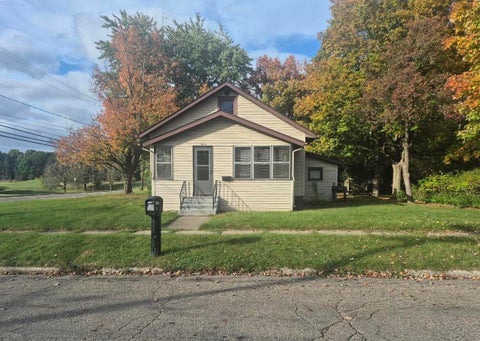 Photo of 208 W Roosevelt Avenue, Battle Creek City, MI 49037 (MLS # 62026055044)