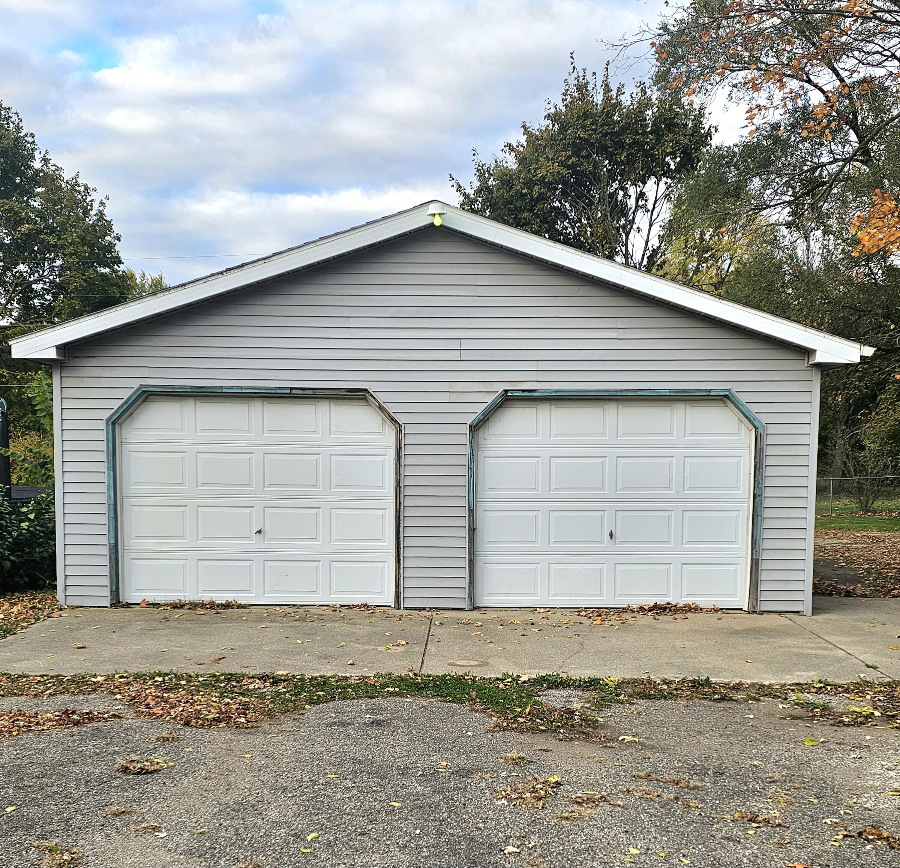 505 E Chicago Road