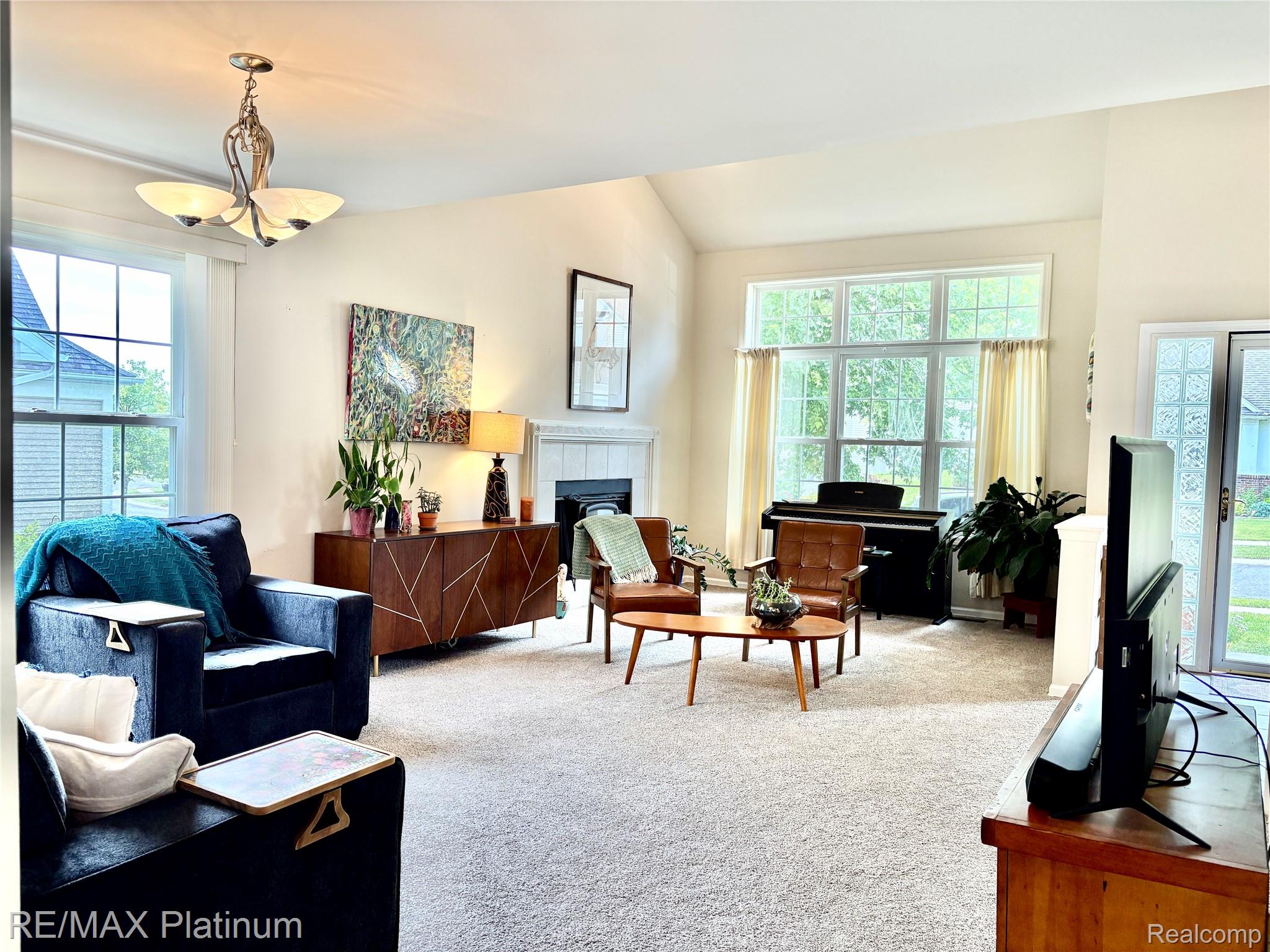 5089 Northfield Drive