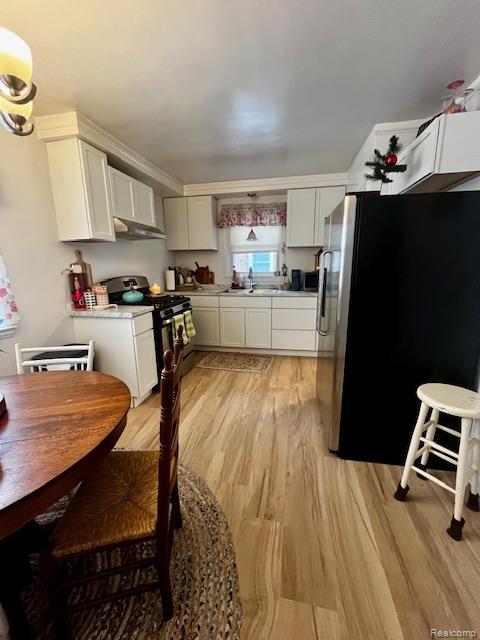 15854 Englewood Avenue