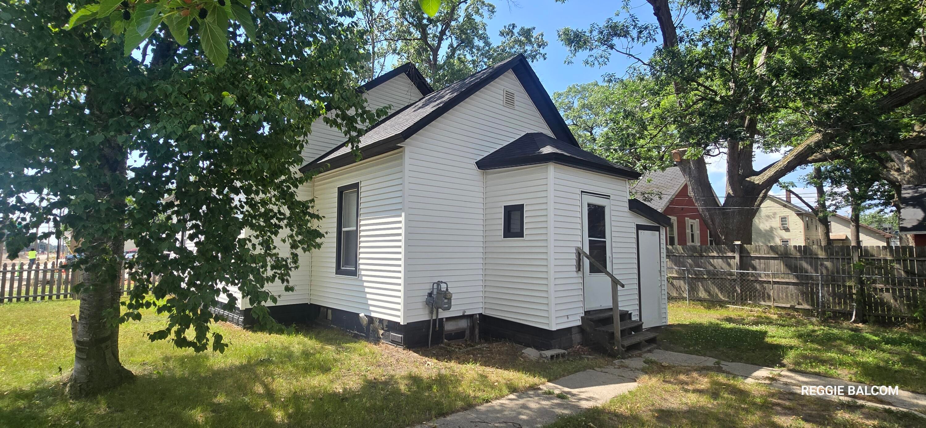 2744 8th Street