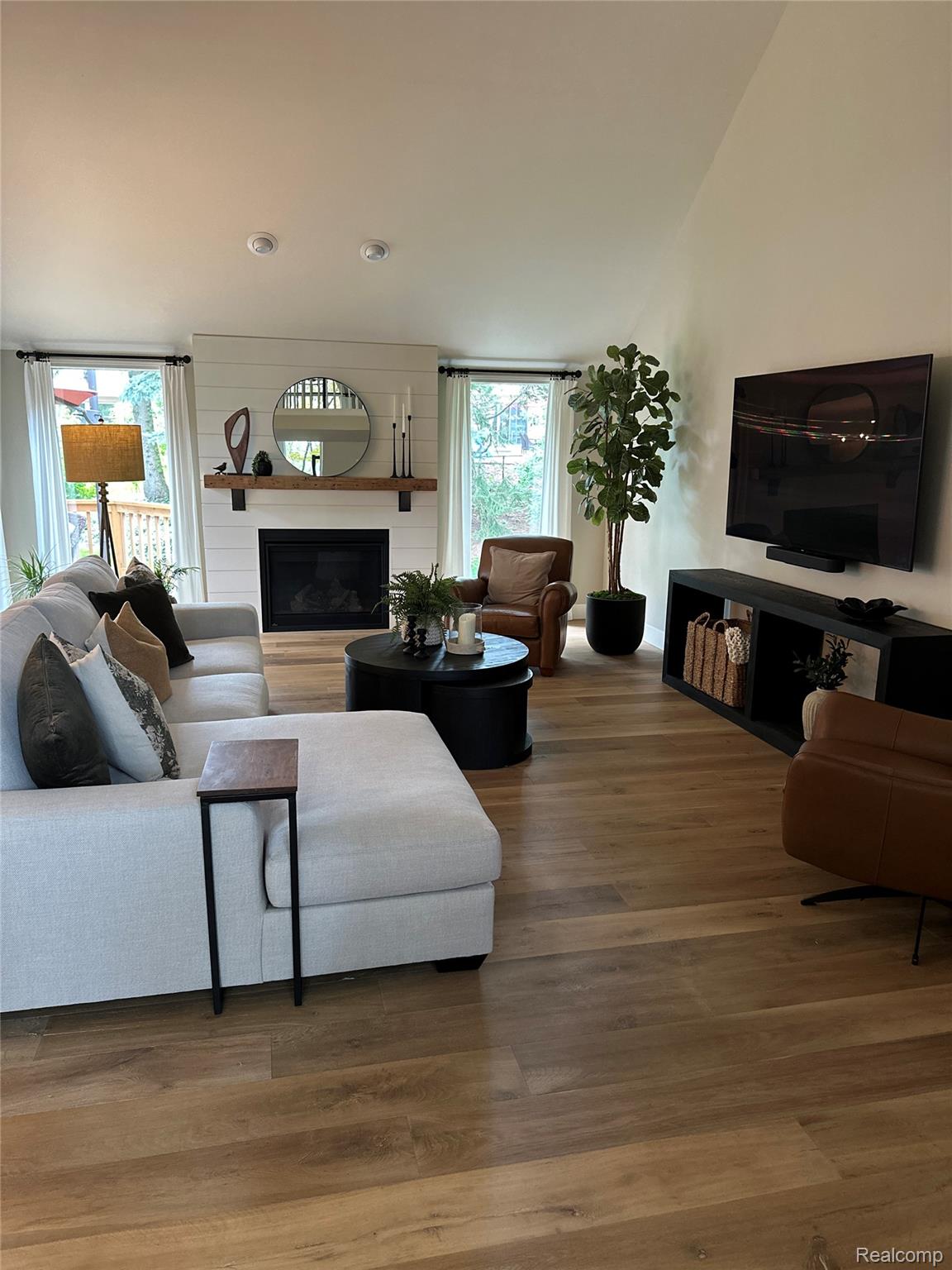 16795 Country Knoll Drive