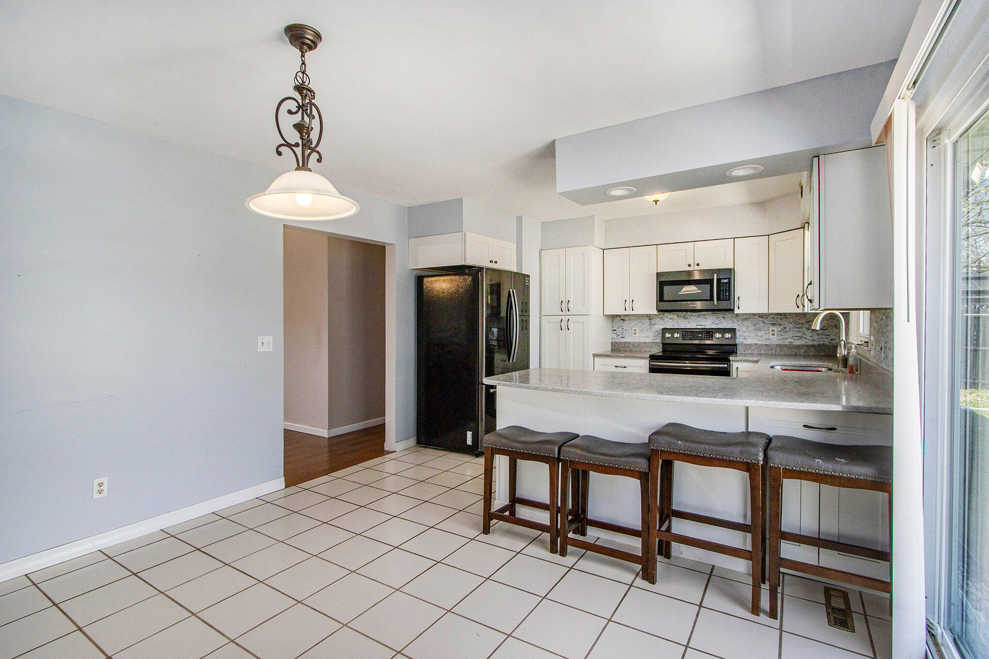 Portage City Kalamazoo, Michigan 49002, United States, 3 Bedrooms Bedrooms, ,2 BathroomsBathrooms,Residential,Pending,116891