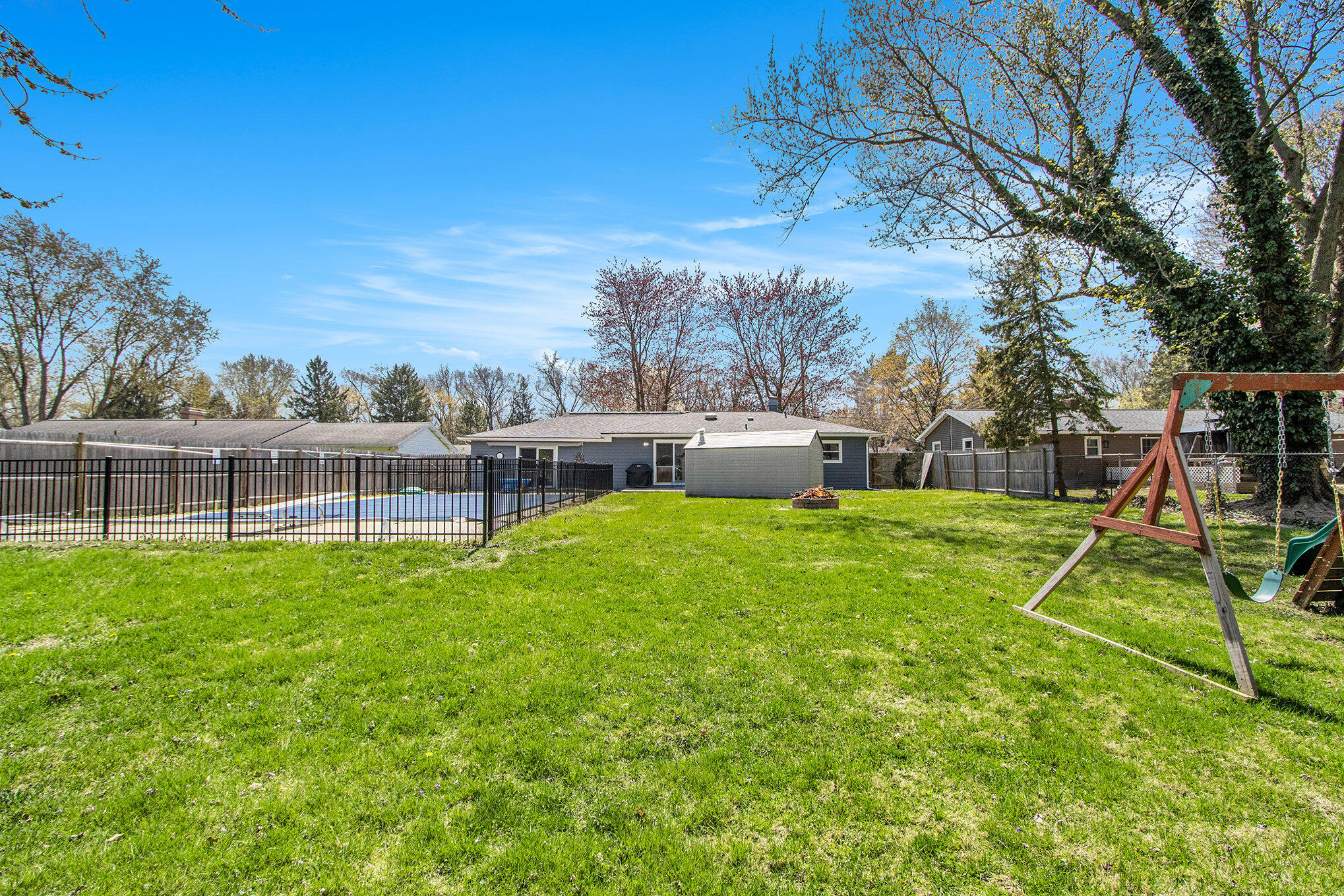 Portage City Kalamazoo, Michigan 49002, United States, 3 Bedrooms Bedrooms, ,2 BathroomsBathrooms,Residential,Pending,116891