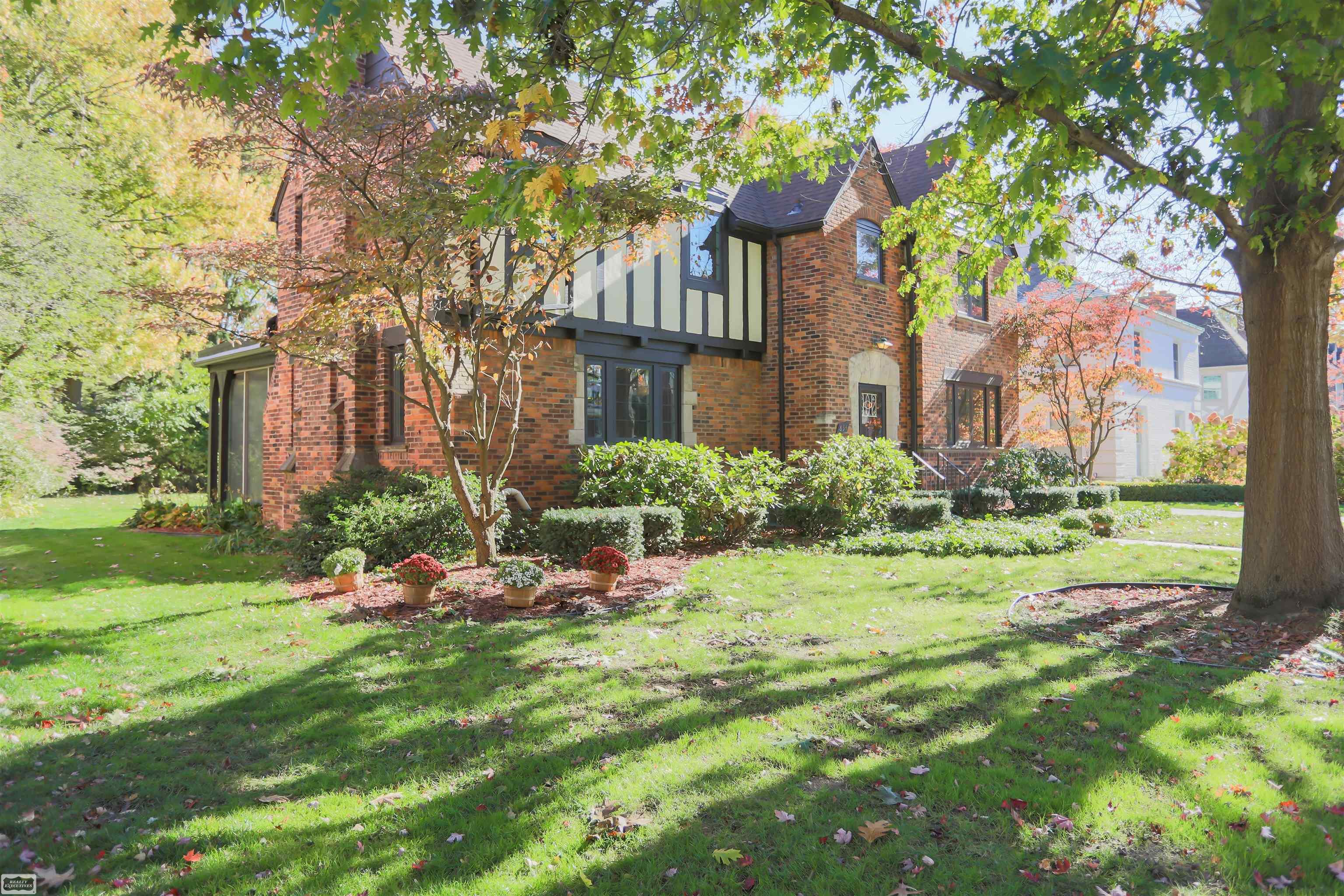 854 Grand Marais Street