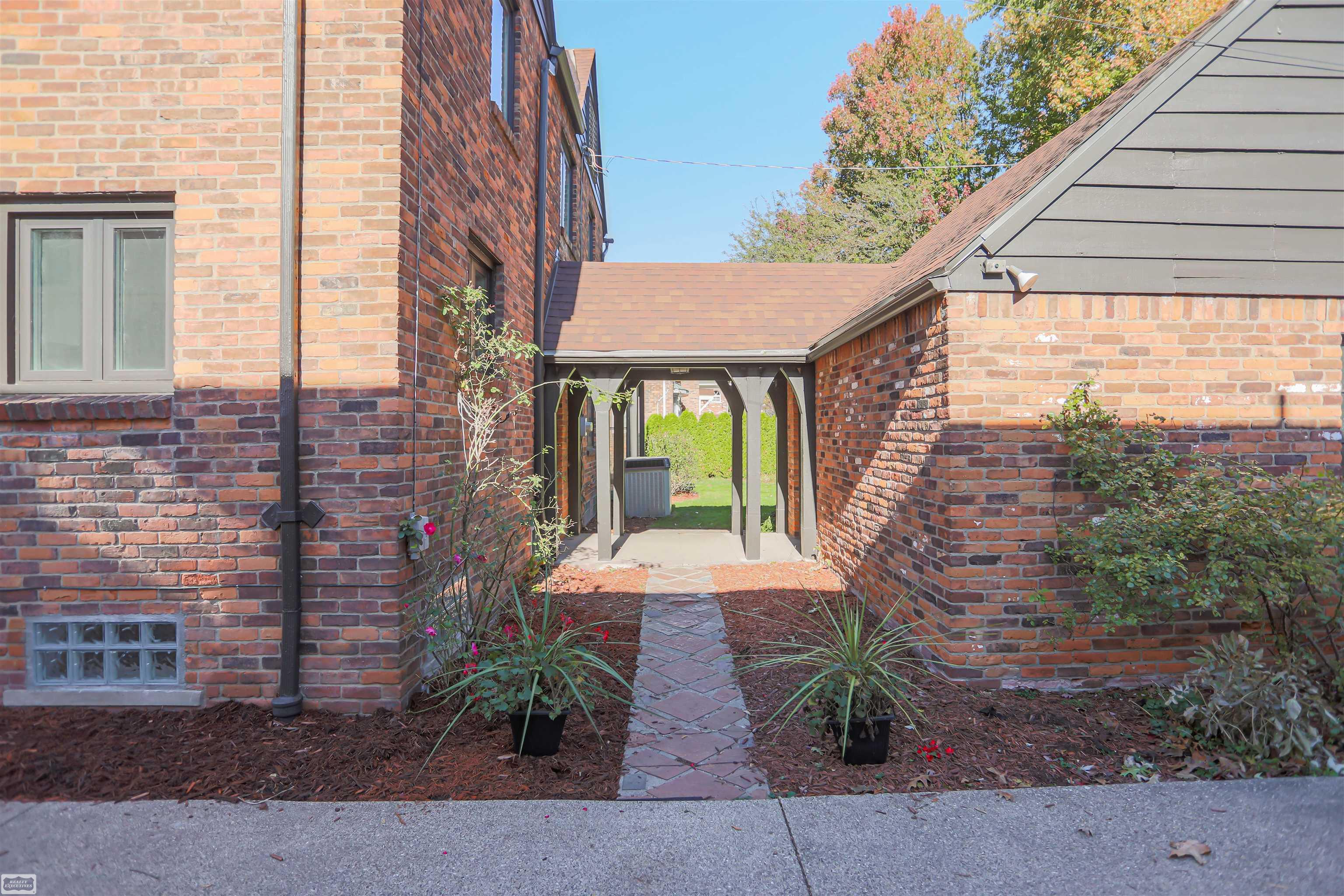 854 Grand Marais Street