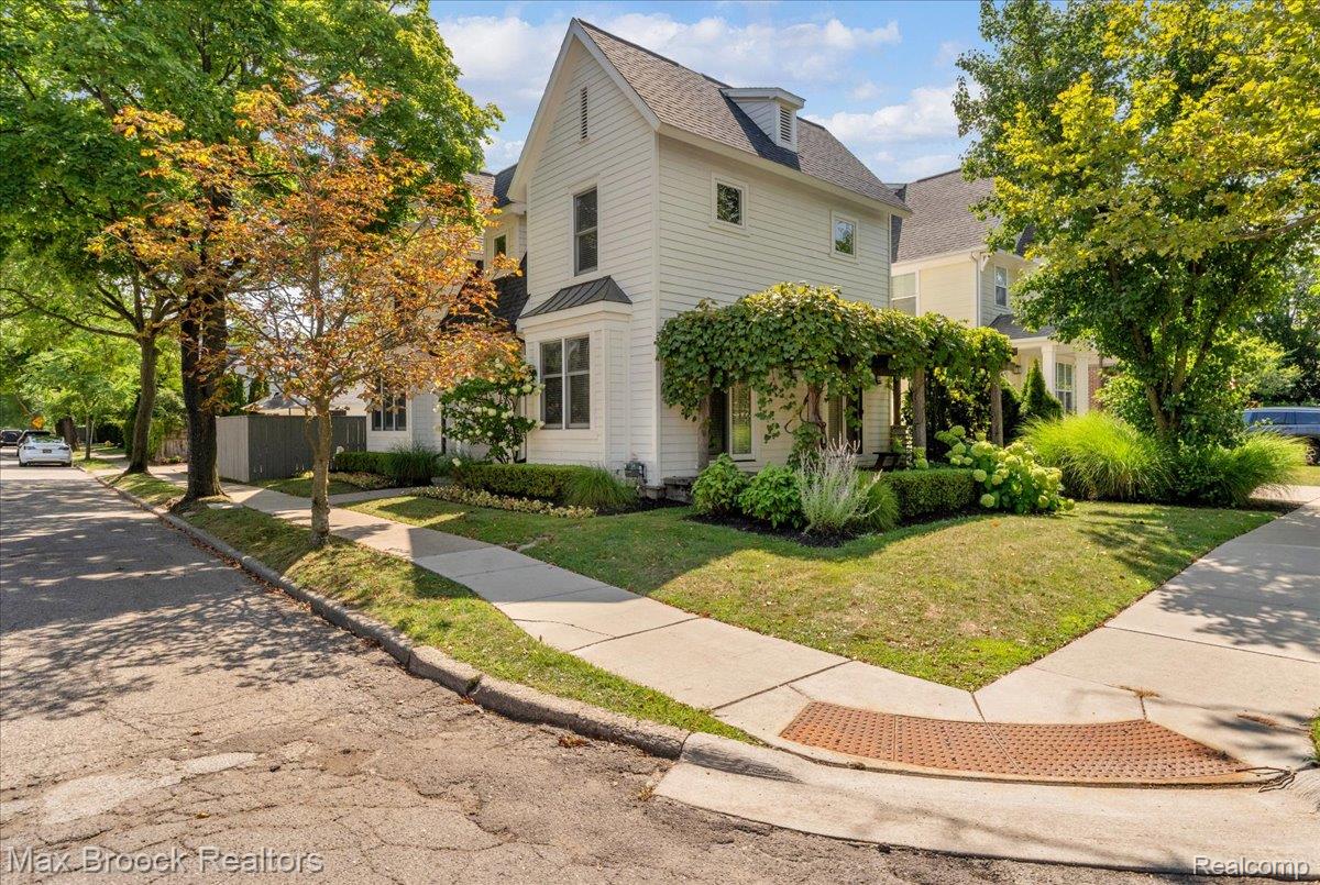 1080 Bennaville Avenue