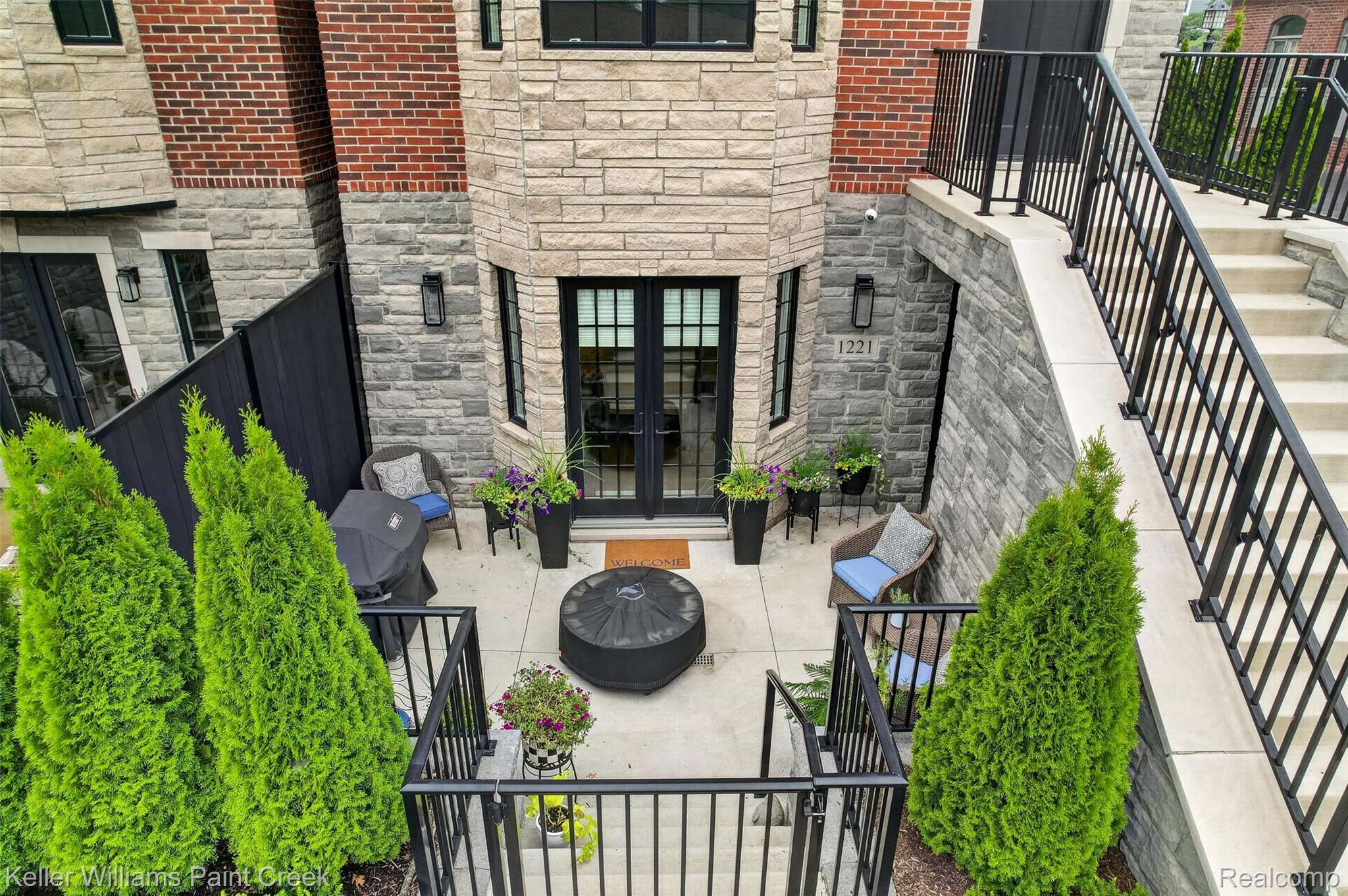 1221 N Main Street
