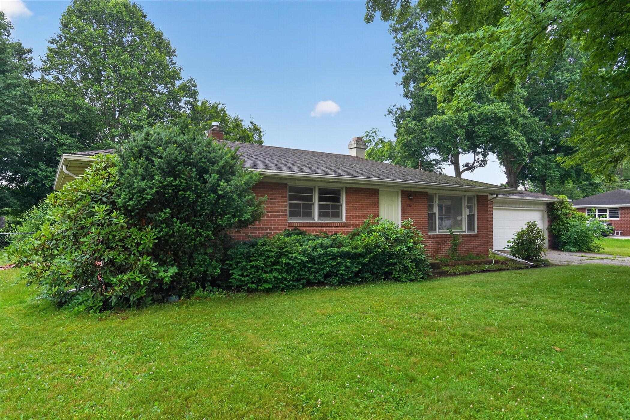 227 Eastlawn