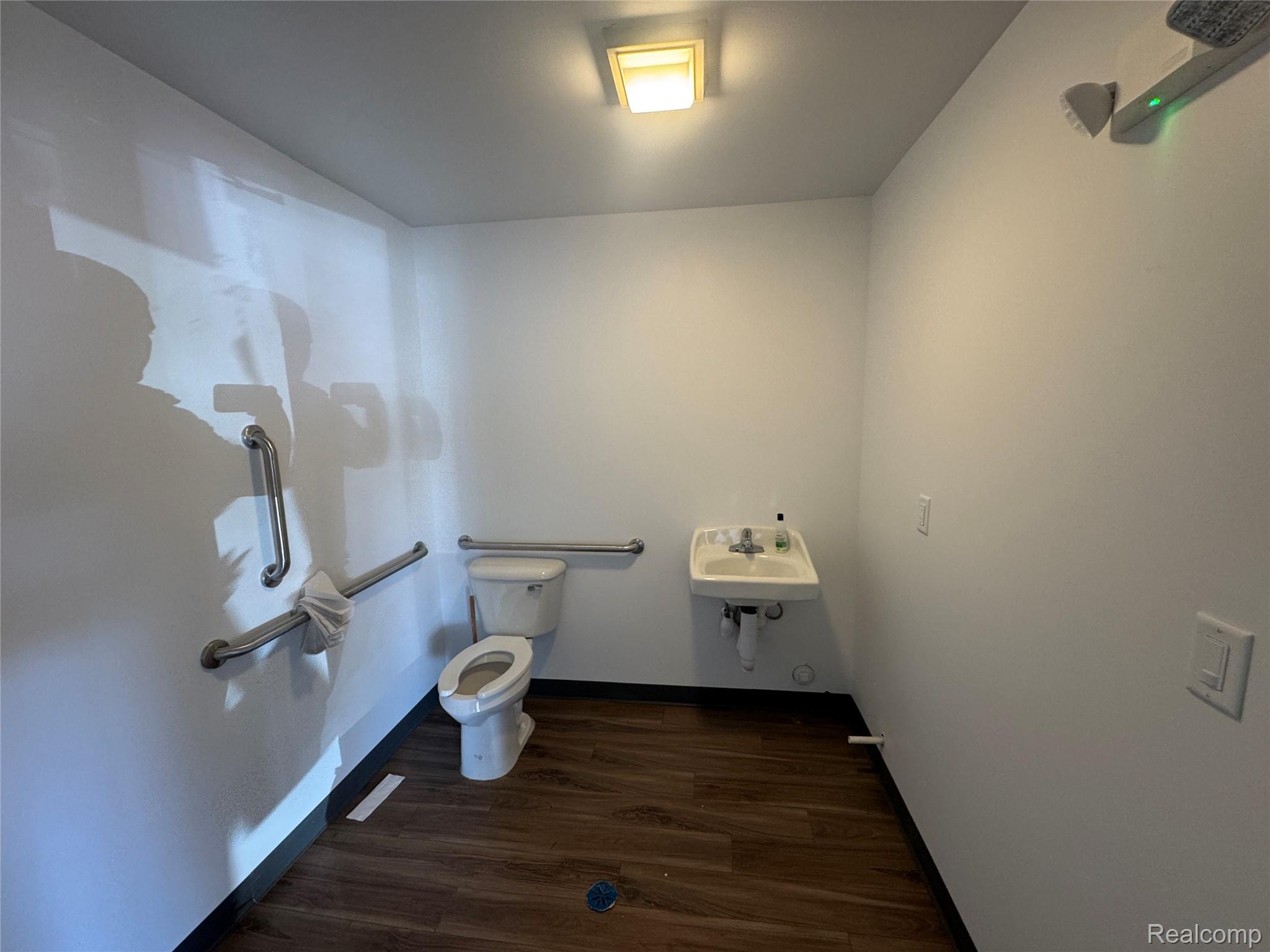 1459 N LEROY Street B