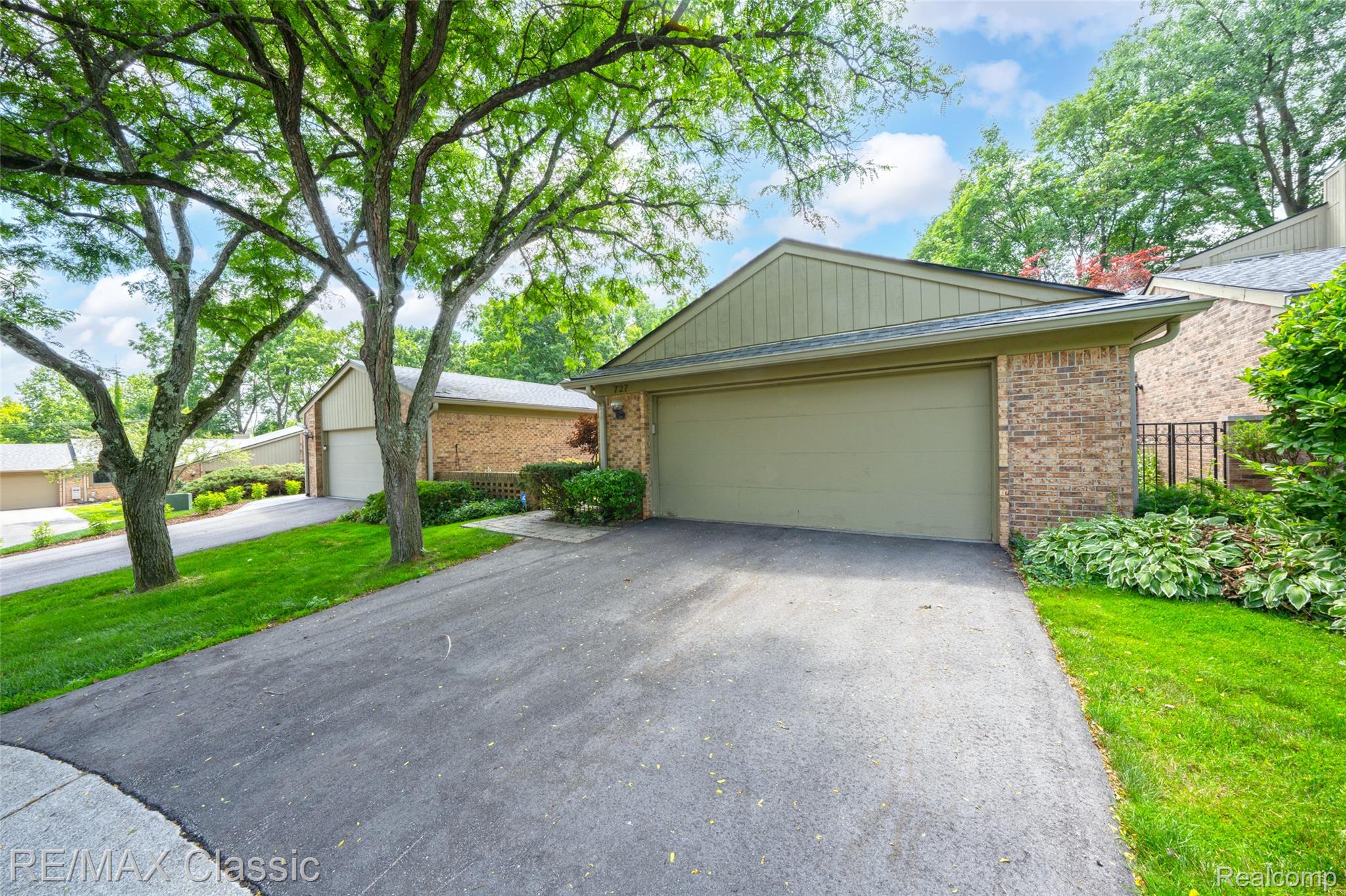 727 Arbor Court
