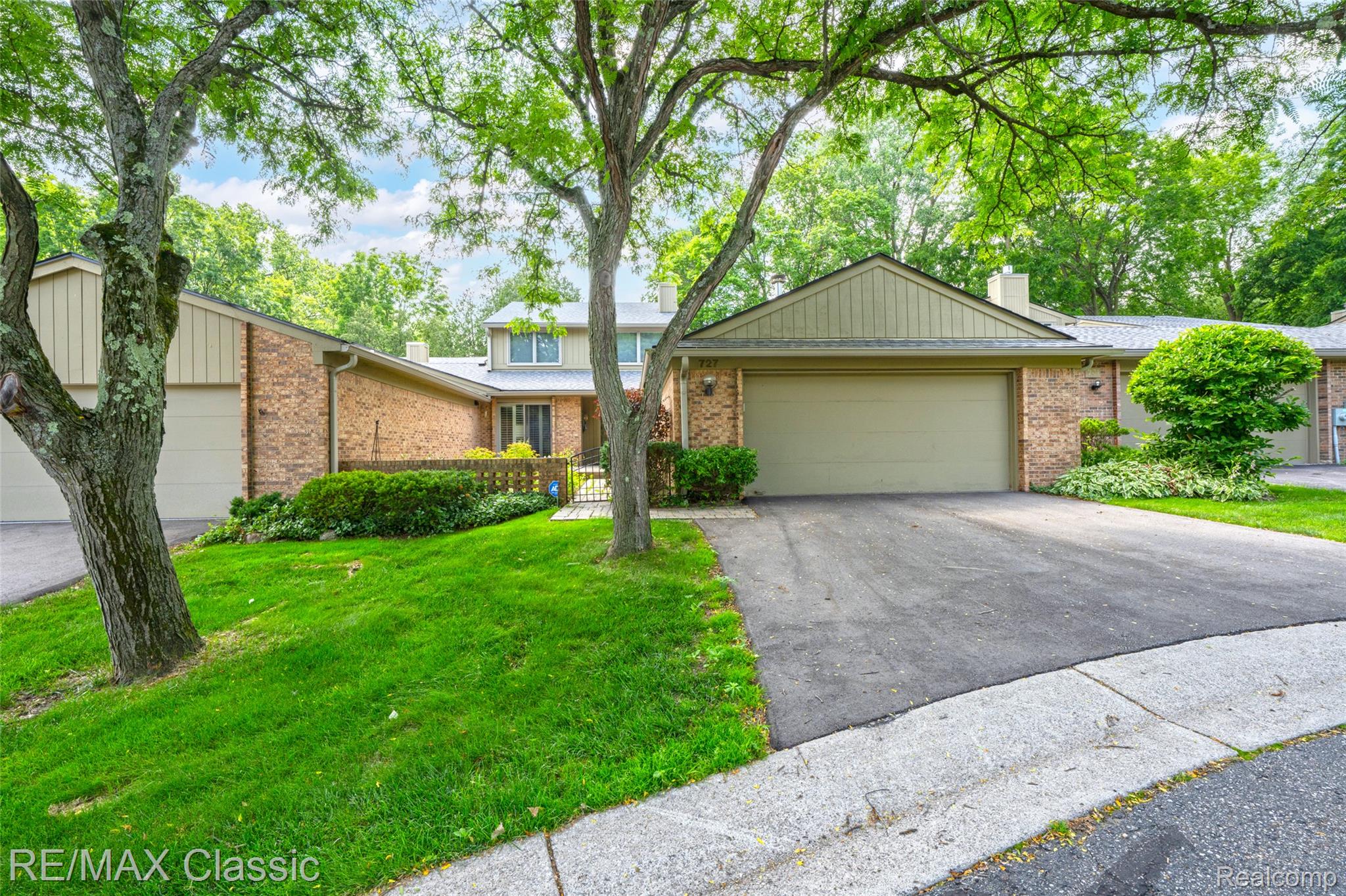 727 Arbor Court