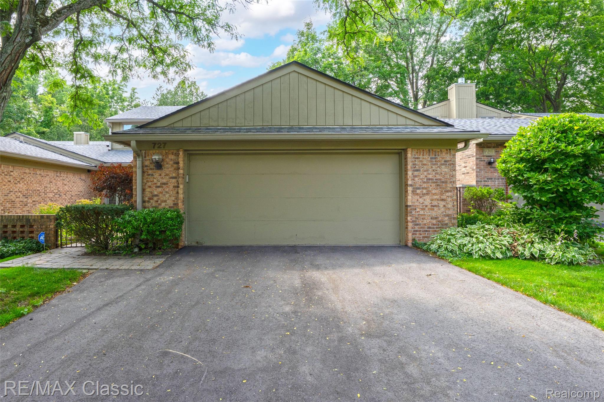 727 Arbor Court