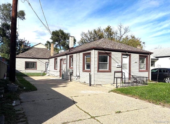 8021 HUPP AVE, WARREN, MI 48089 - Image 736e7dfae77d77ff2d7bb3672cc8bff1/1983207400