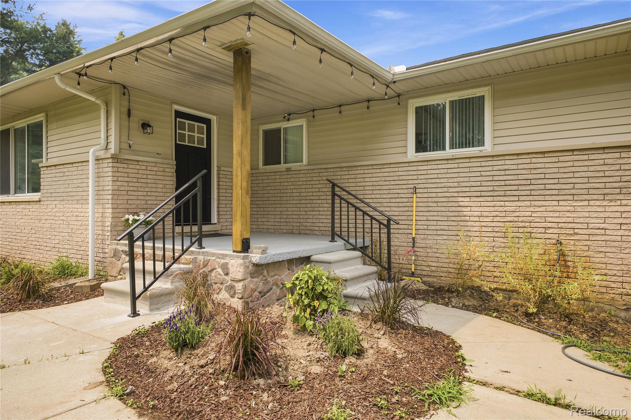4700 Indianwood Court