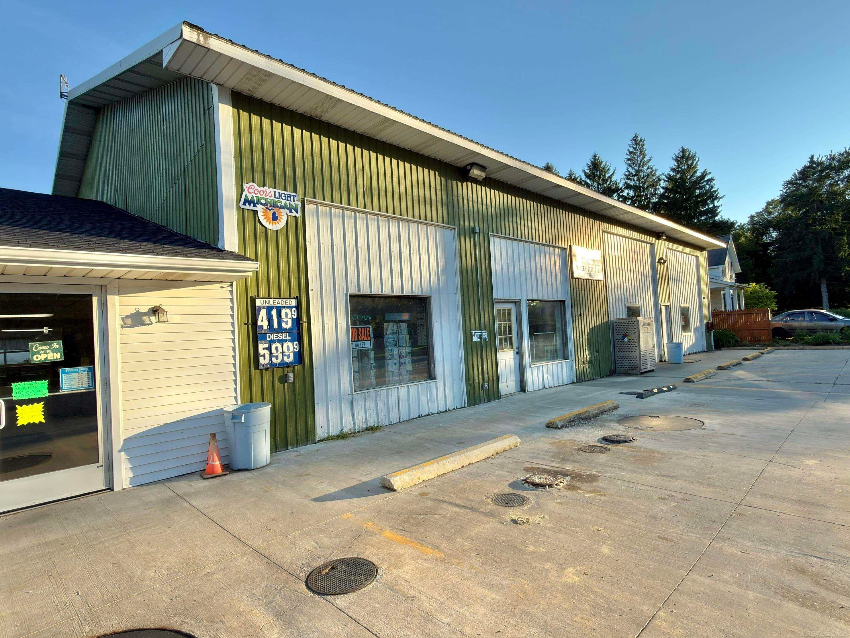 1496 Main Street