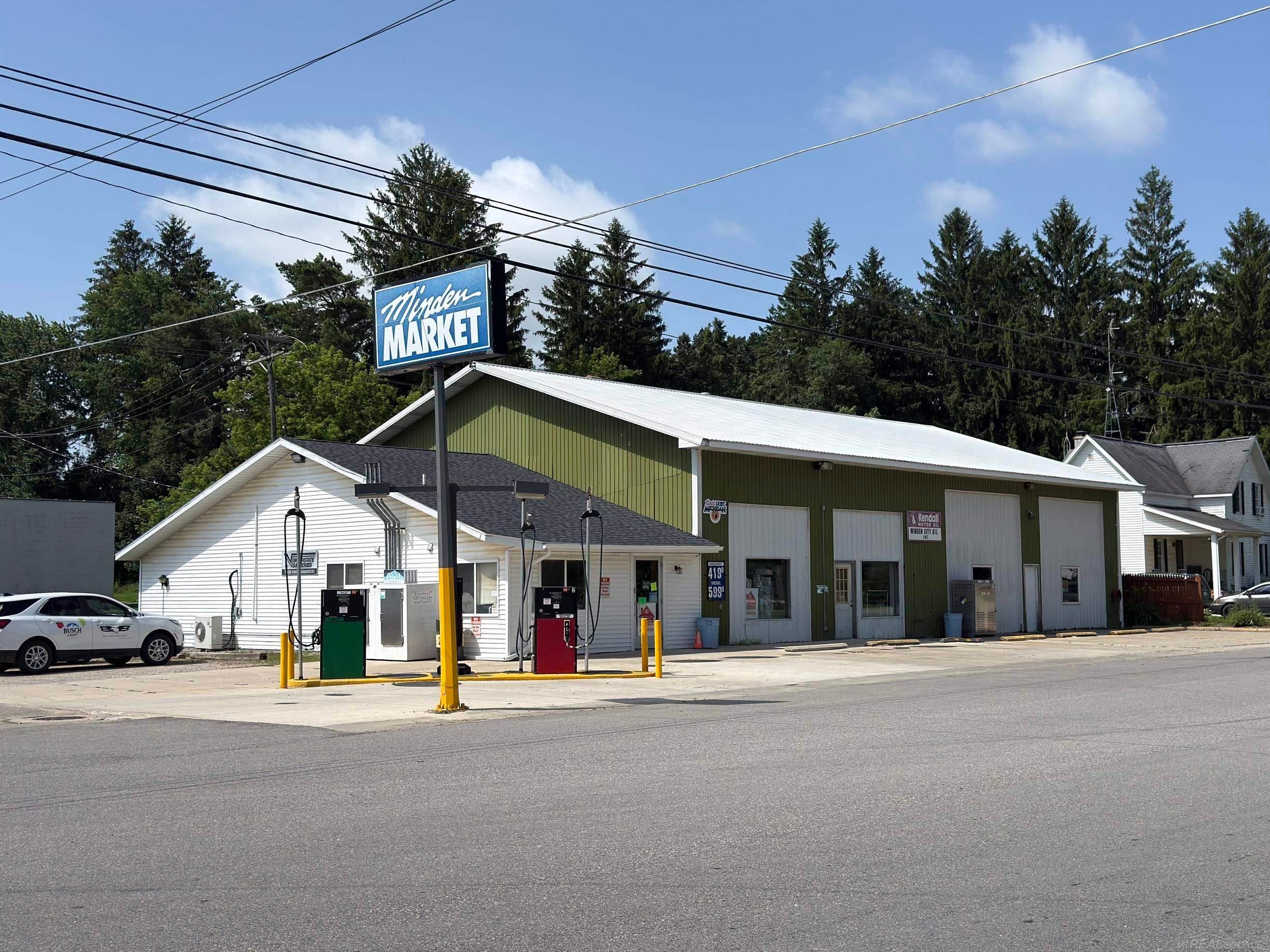 1496 Main Street
