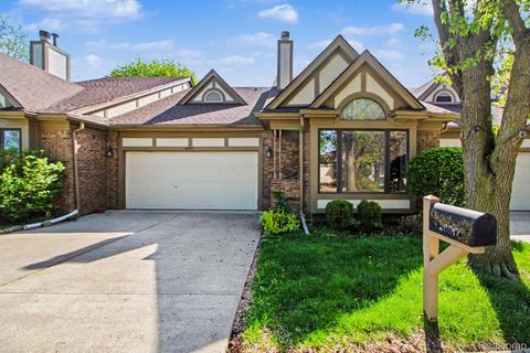 Photo of 26917 Ann Arbor Trail, Dearborn Heights City, MI 48127 (MLS # 20261029614)