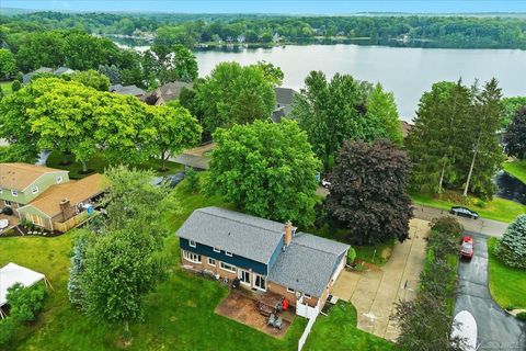 1163 Long Lake Drive Hartland Township MI 48114
