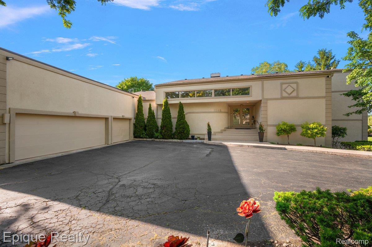 1848 Golf Ridge Drive S