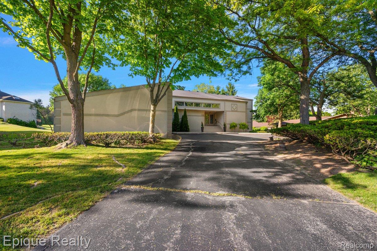 1848 Golf Ridge Drive S