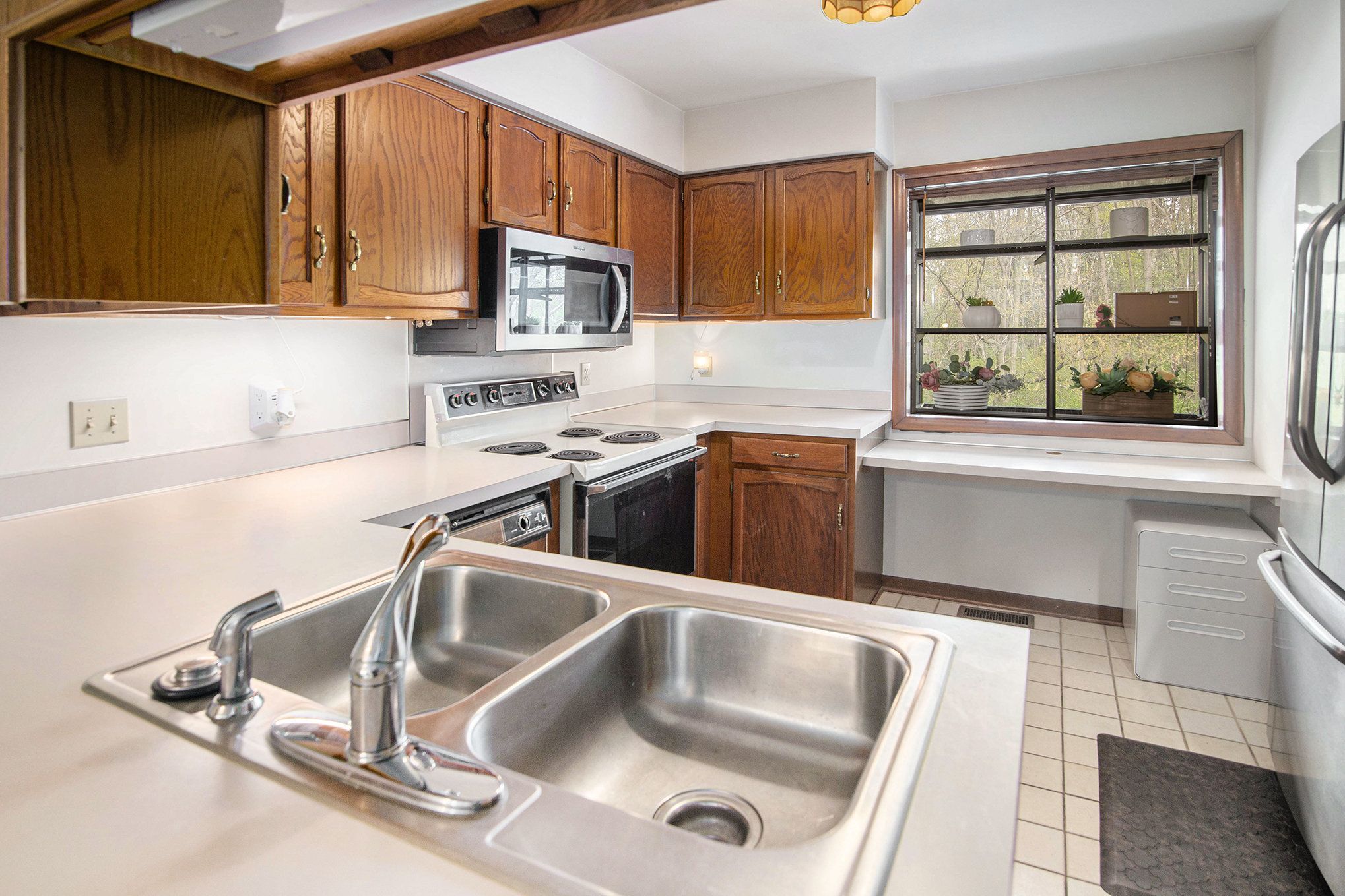 578 OAKBROOK Circle