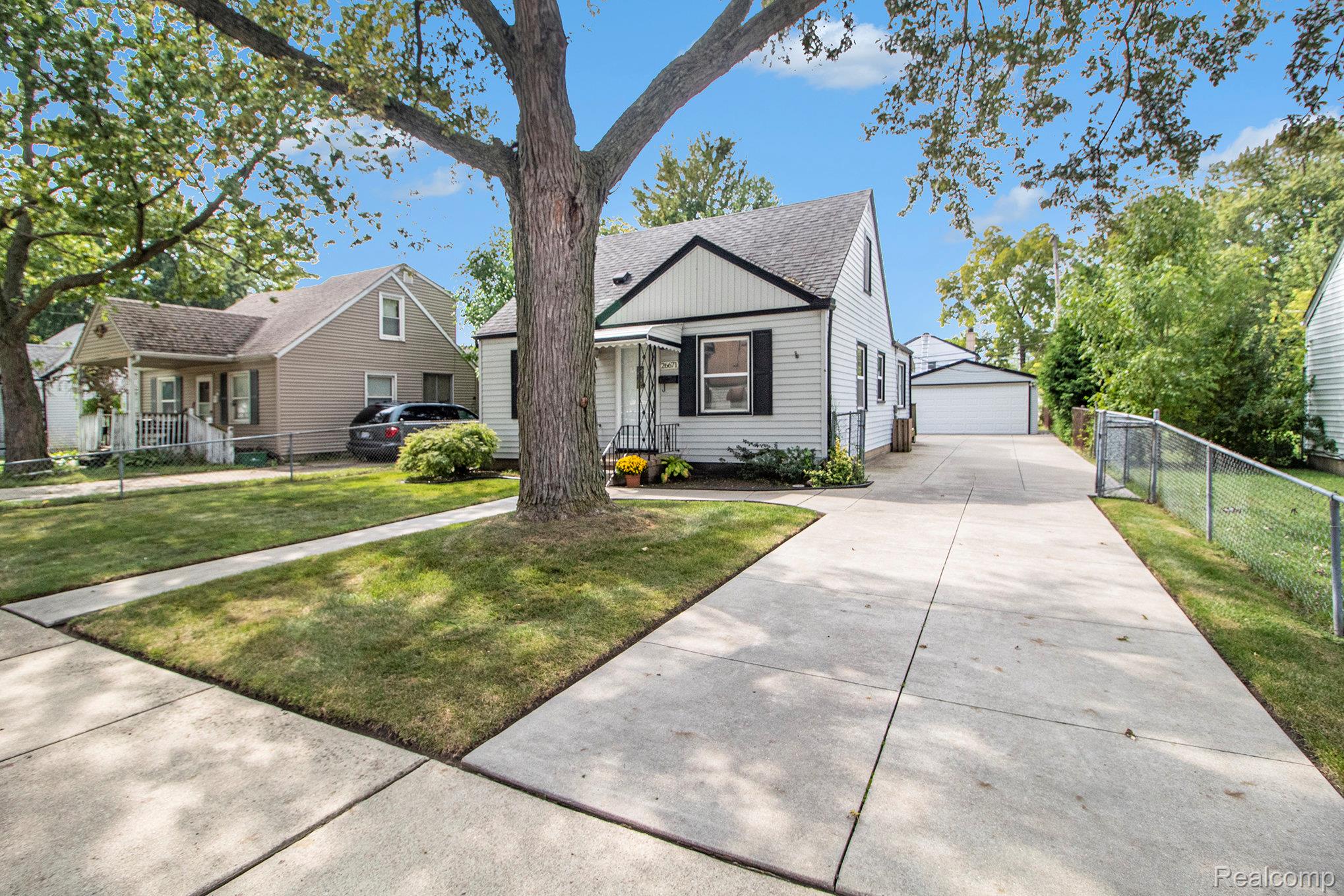 Roseville City, Michigan 48066, United States, 3 Bedrooms Bedrooms, ,2 BathroomsBathrooms,Residential,Pending,217014