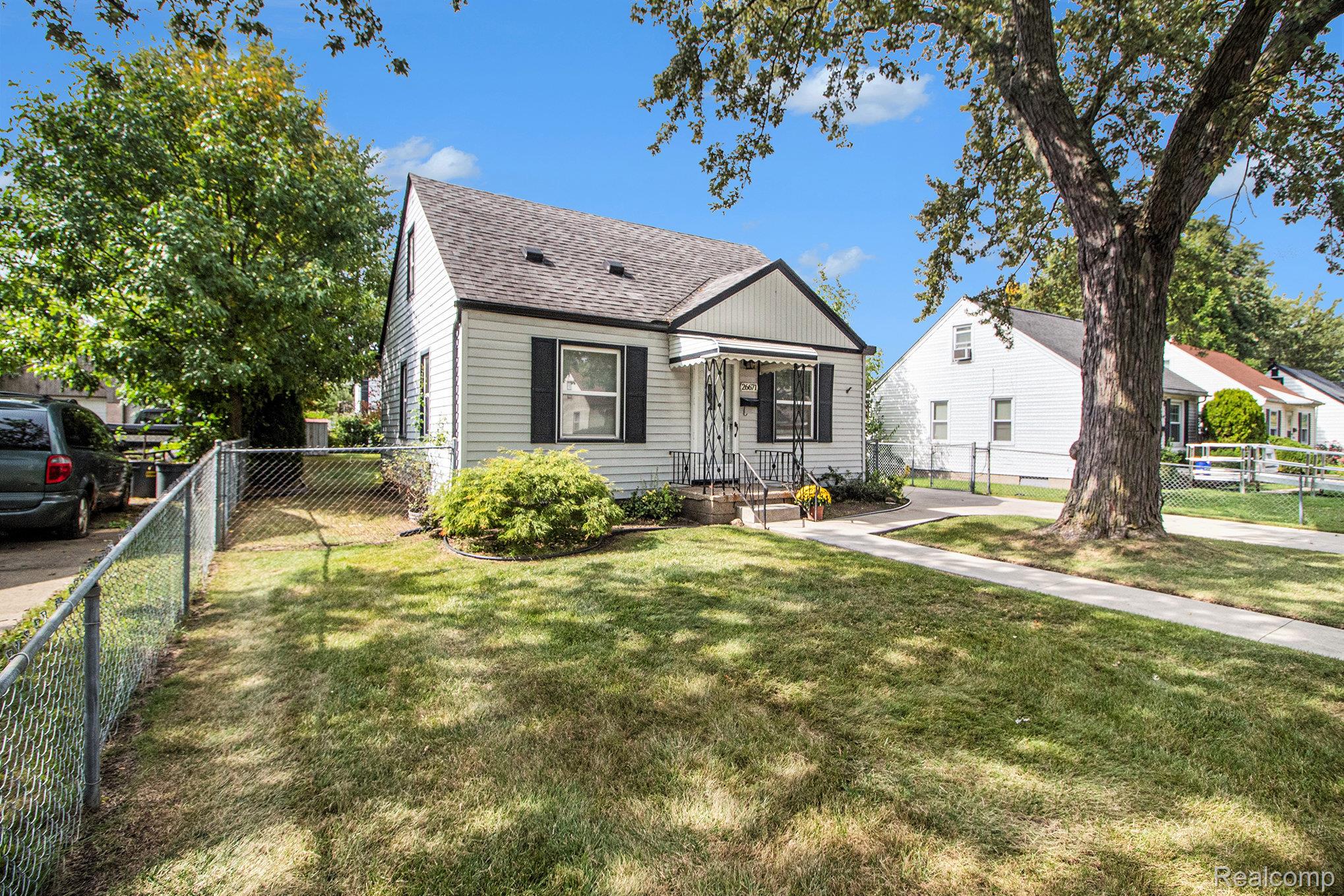 Roseville City, Michigan 48066, United States, 3 Bedrooms Bedrooms, ,2 BathroomsBathrooms,Residential,Pending,217014