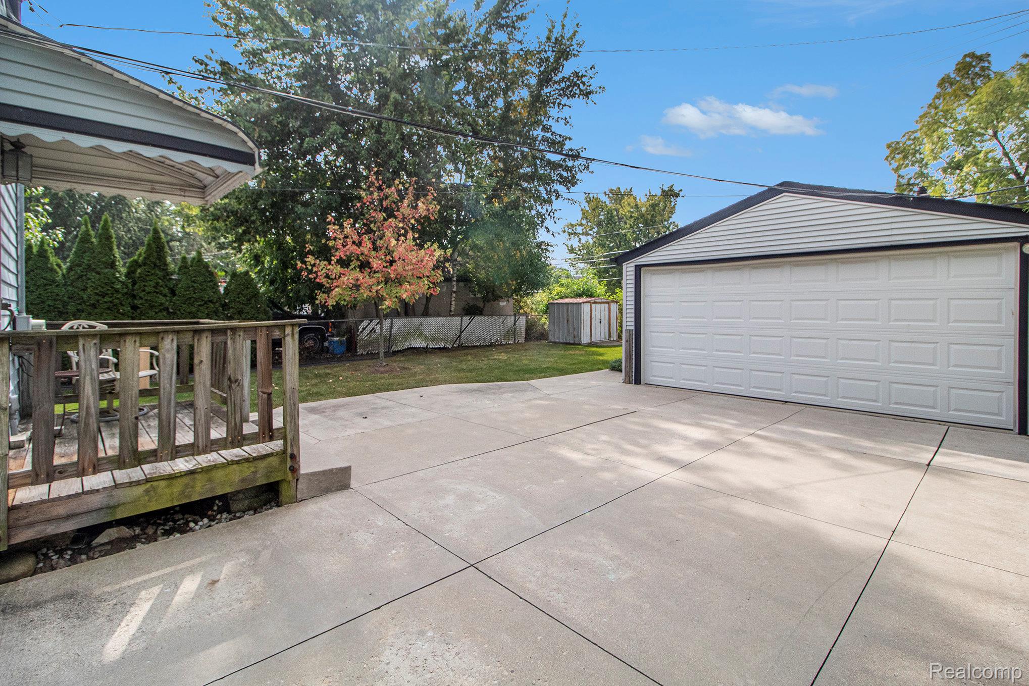 Roseville City, Michigan 48066, United States, 3 Bedrooms Bedrooms, ,2 BathroomsBathrooms,Residential,Pending,217014