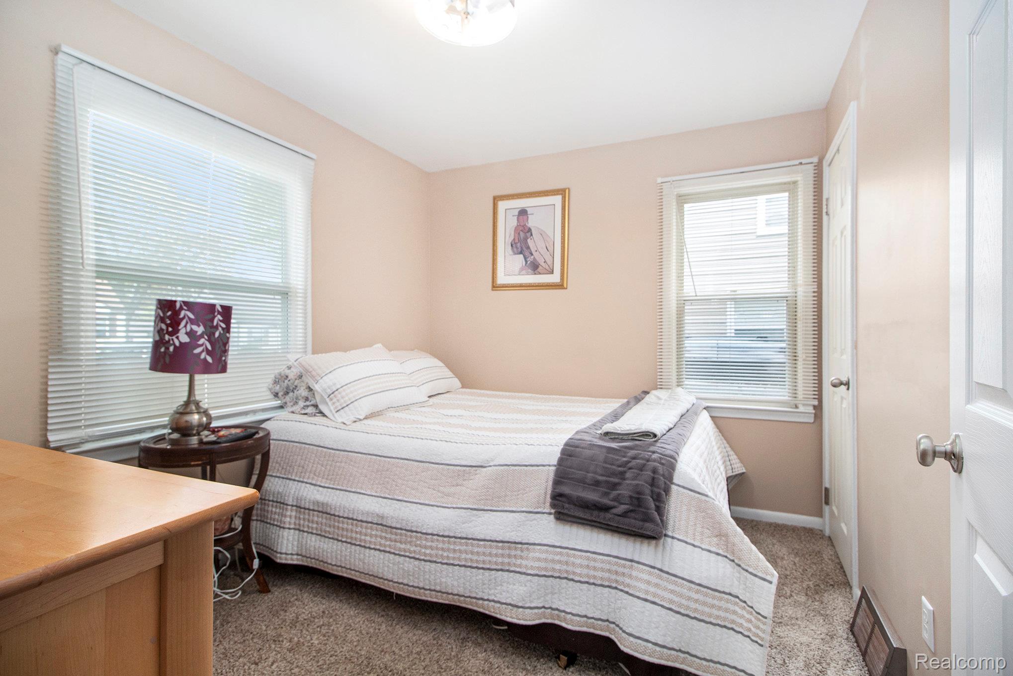 Roseville City, Michigan 48066, United States, 3 Bedrooms Bedrooms, ,2 BathroomsBathrooms,Residential,Pending,217014