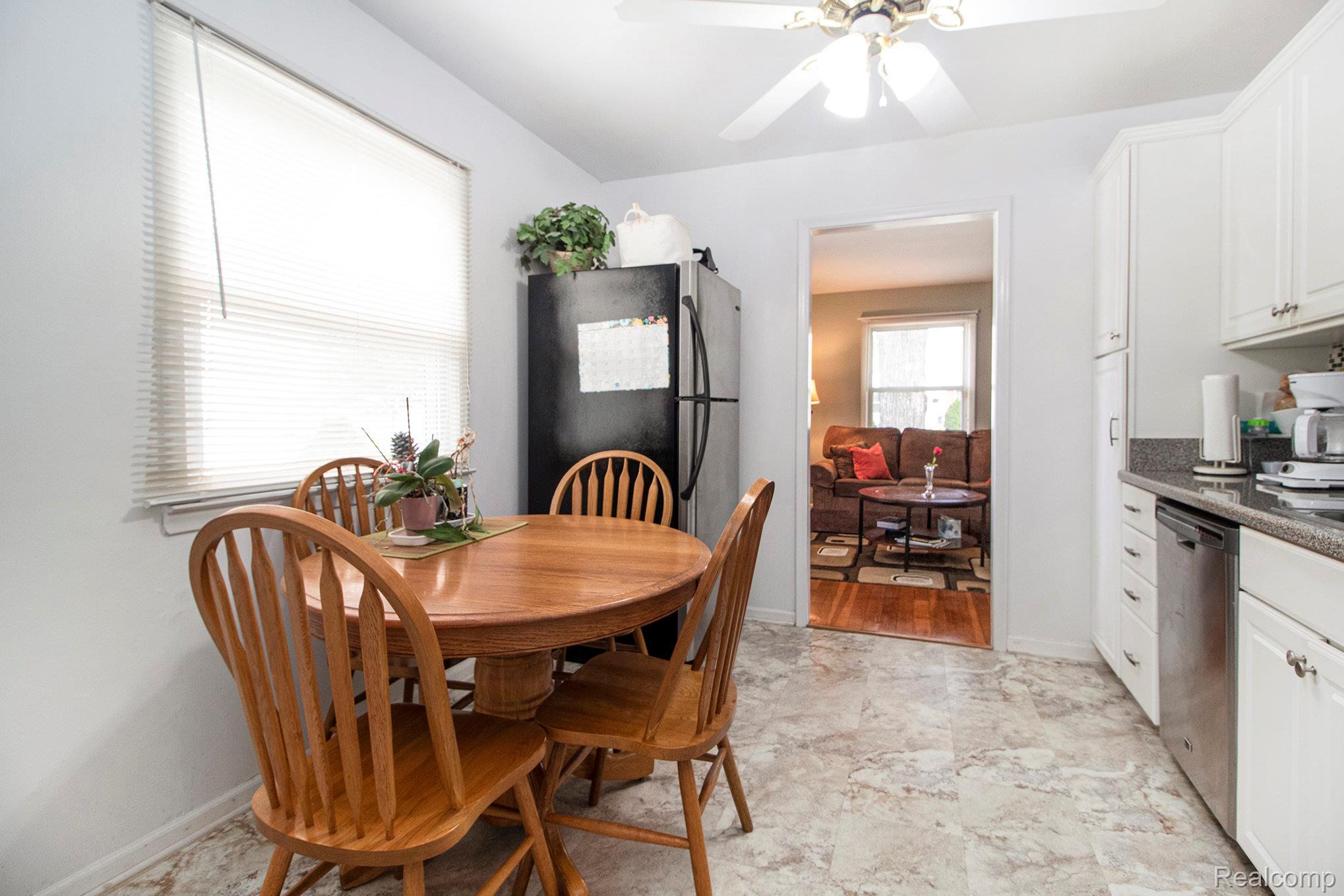 Roseville City, Michigan 48066, United States, 3 Bedrooms Bedrooms, ,2 BathroomsBathrooms,Residential,Pending,217014