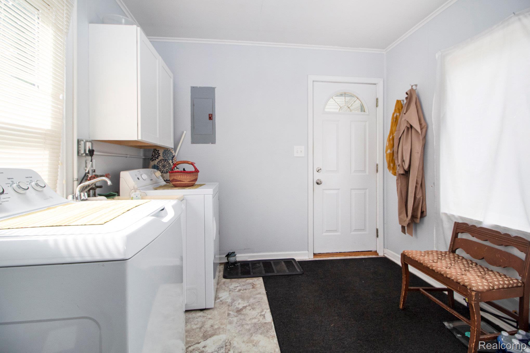 Roseville City, Michigan 48066, United States, 3 Bedrooms Bedrooms, ,2 BathroomsBathrooms,Residential,Pending,217014