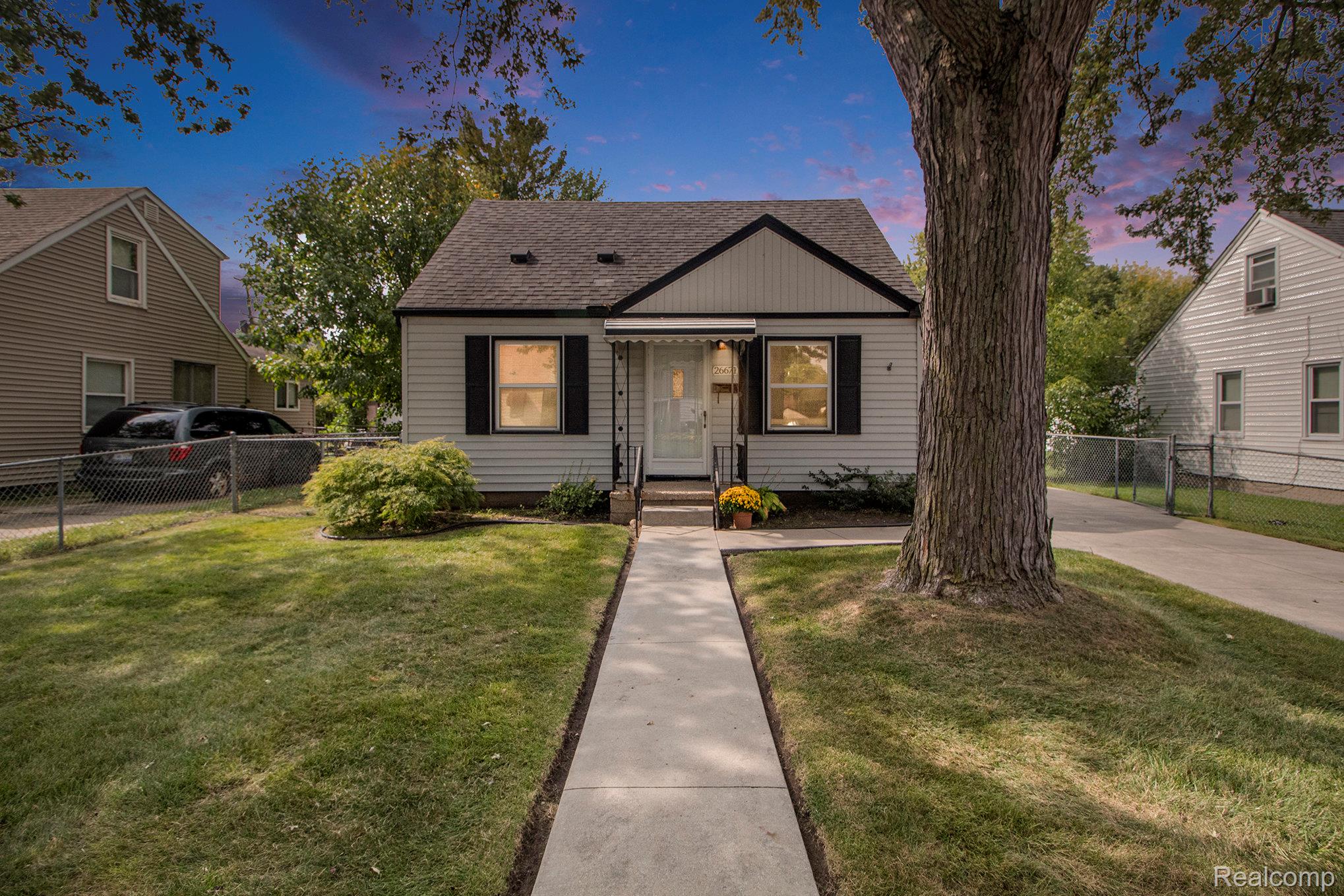 Roseville City, Michigan 48066, United States, 3 Bedrooms Bedrooms, ,2 BathroomsBathrooms,Residential,Pending,217014