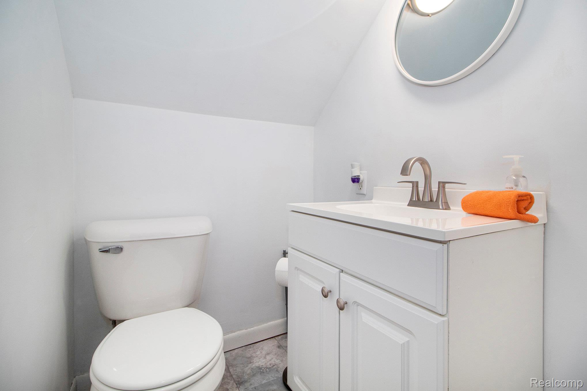 Roseville City, Michigan 48066, United States, 3 Bedrooms Bedrooms, ,2 BathroomsBathrooms,Residential,Pending,217014