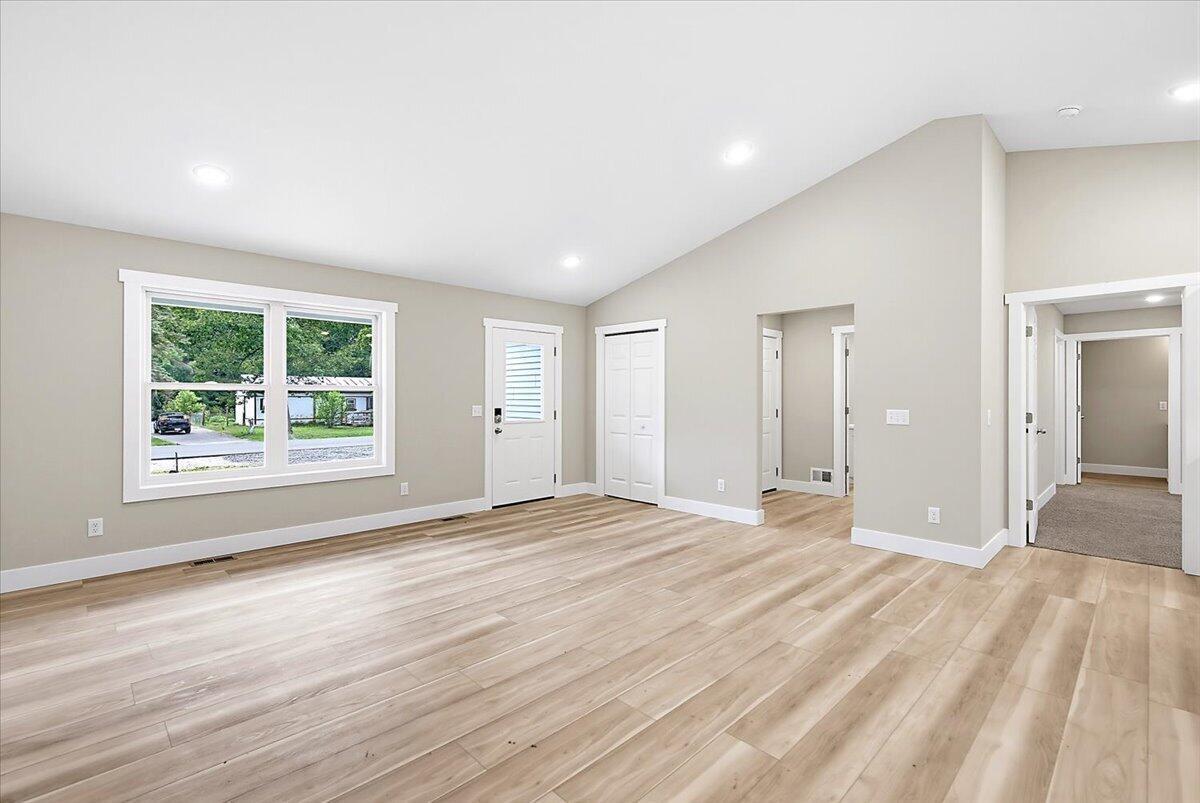 6096 Automobile Road