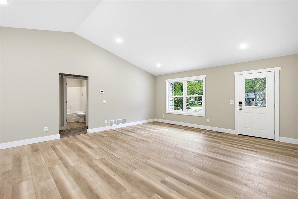 6096 Automobile Road